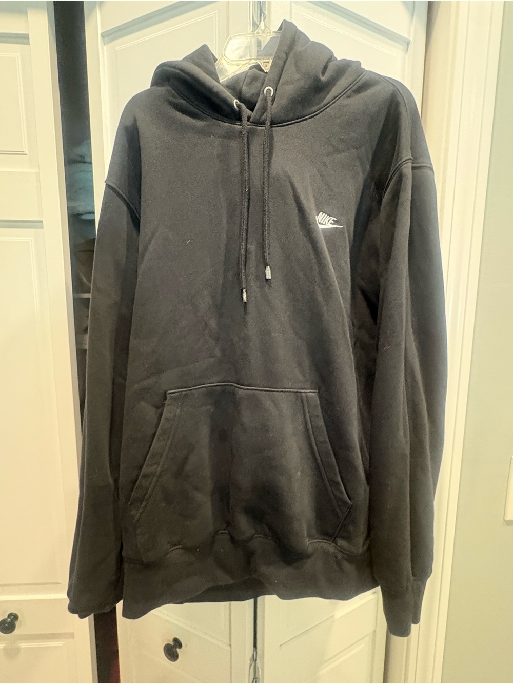 Nike Black Men's Pullover Hoodie with Small Logo